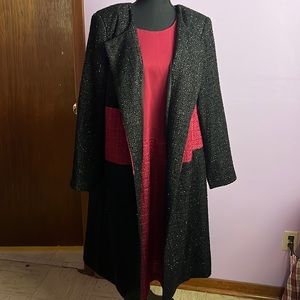 Beautiful 2 piece polyester wool blend suit…Is ready for a elegant evening.